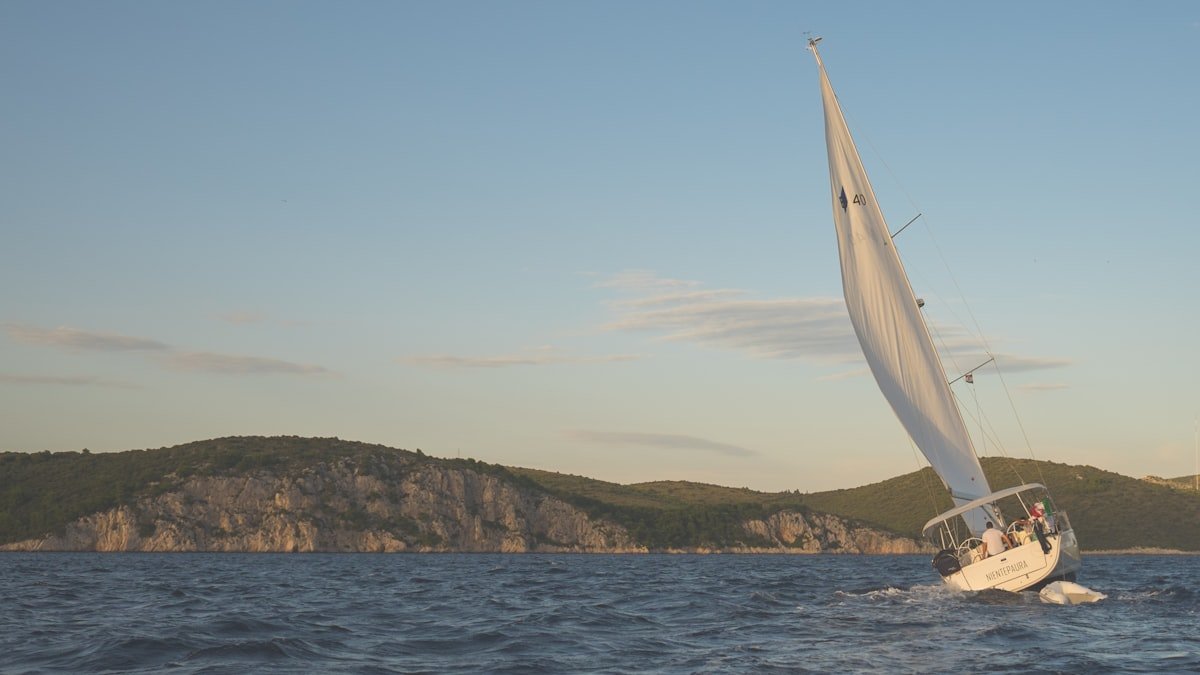 Beneteau Oceanis 31 under sail in coastal waters
