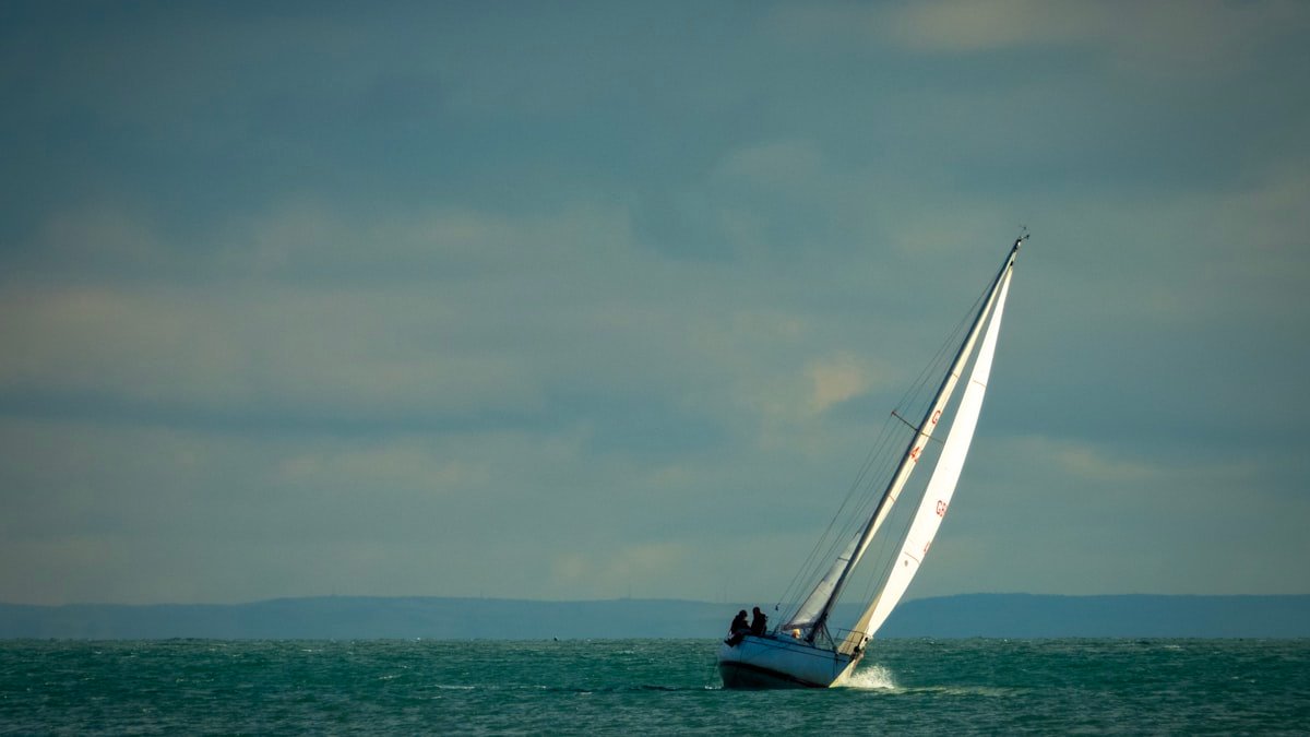 Beneteau Oceanis Clipper 393 under sail