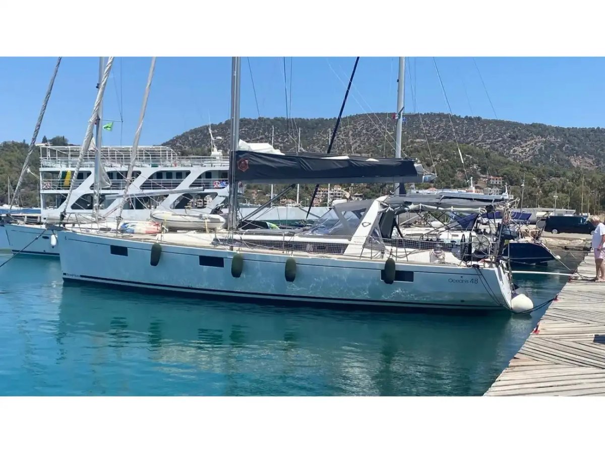 Buyer and broker meeting at a marina during a yacht viewing