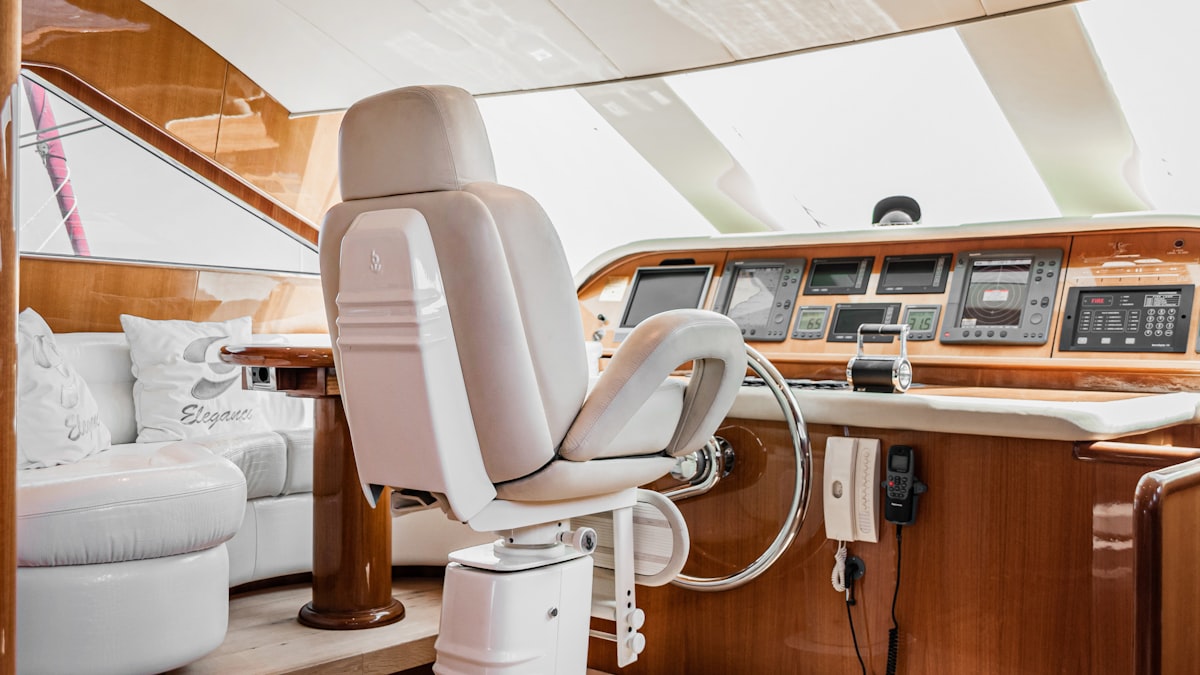 Jeanneau Sun Odyssey 42DS under sail