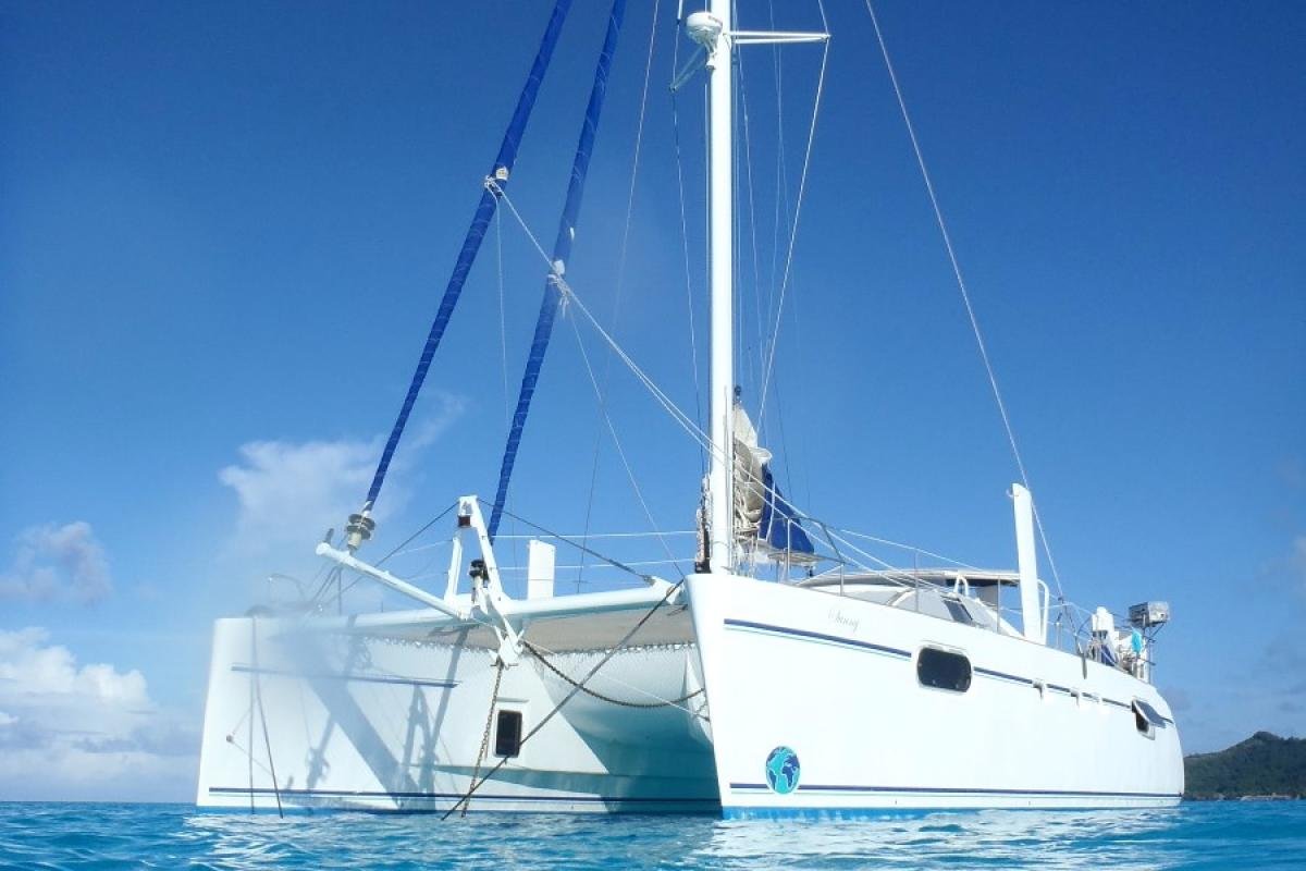 Photograph of the Catana 471